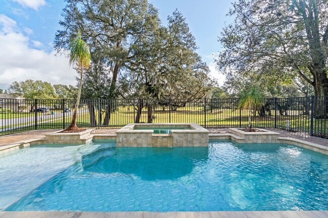 Photo - HUNTINGTON POINTE - 4 bd • 2.5 ba • 2,142 ...
