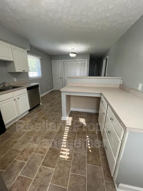 Photo - 401 Longview Dr