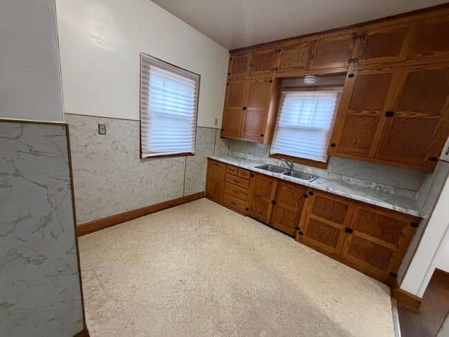 Photo - 1121 Bowman-N