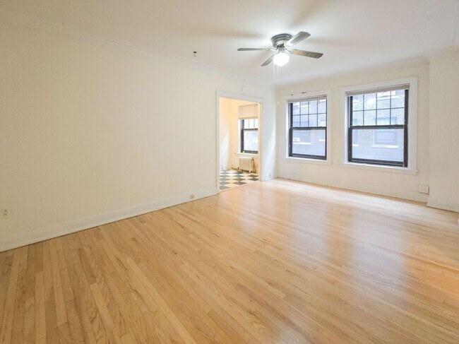 Photo - 540 W Briar Pl Unit 5C