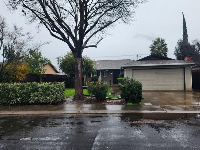 Photo - 917 Huntington Dr