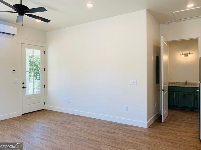 Photo - 713 Jefferson St