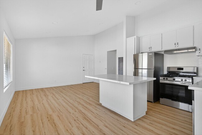 1066 Coronado Ave Unit 302