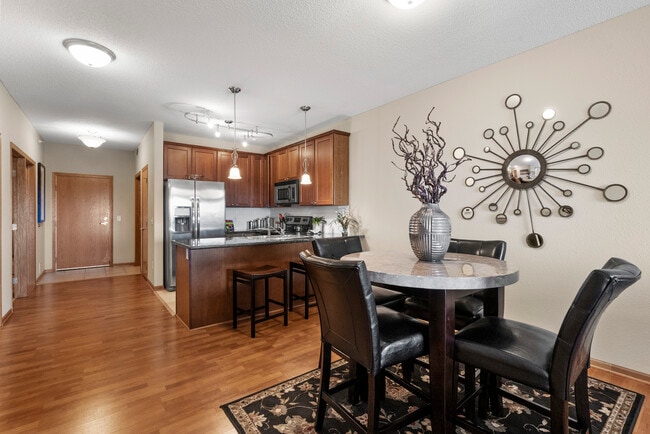 Model - Dining & Kitchen - Granite Shores