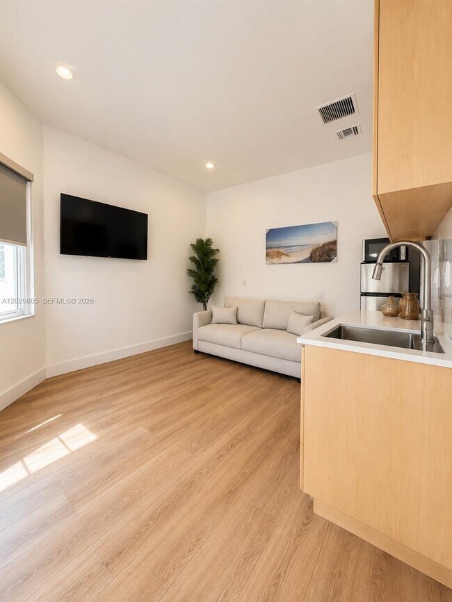 Photo - 17911 NW 91st Ct Unidad 0