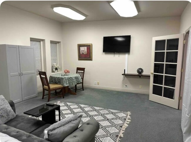 Photo - 103 W Naches Ave