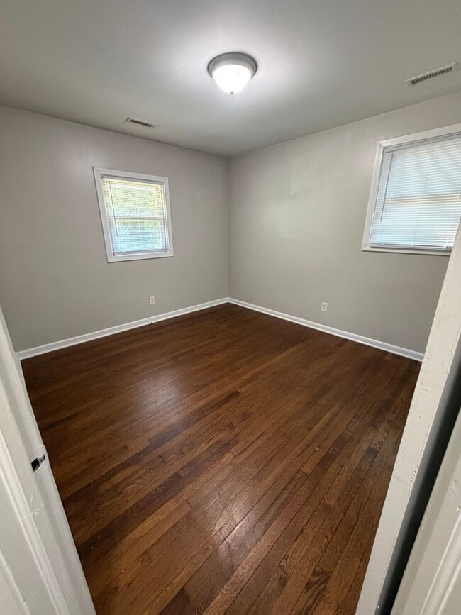 Photo - 1000 Kingsport Ln