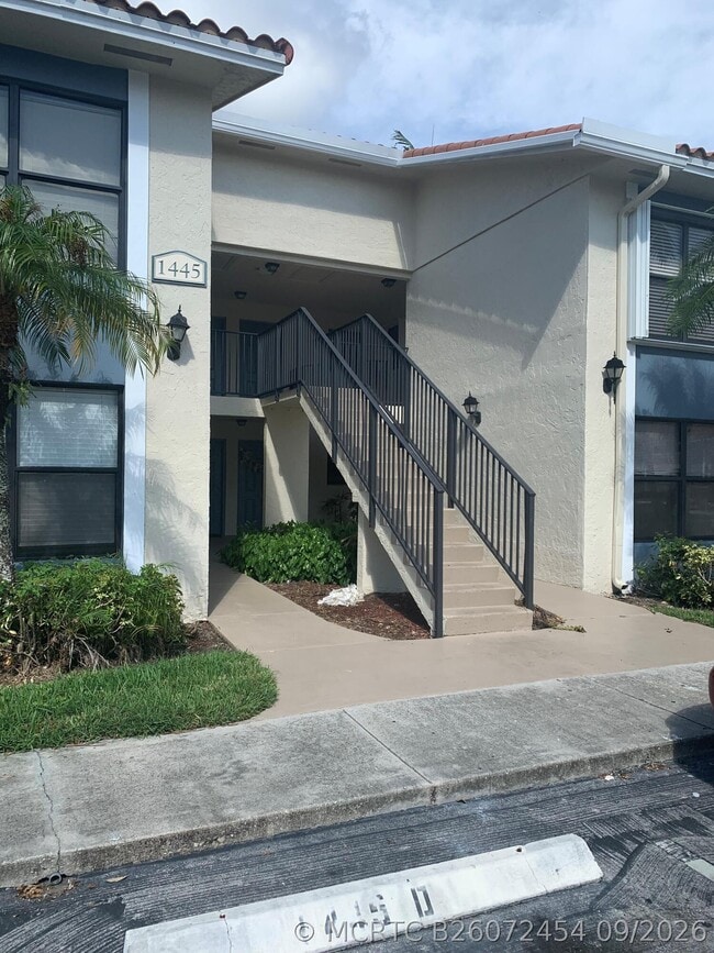 Building Photo - 1445 Lake Crystal Dr Unit H