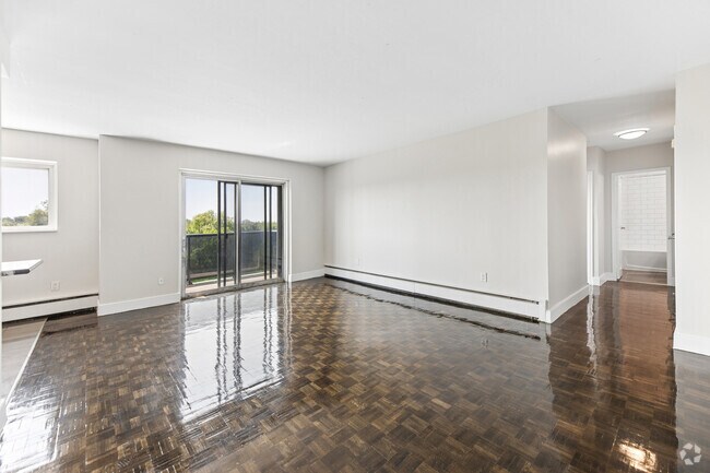 2BR, 1BA - 1,001SF - Living Room