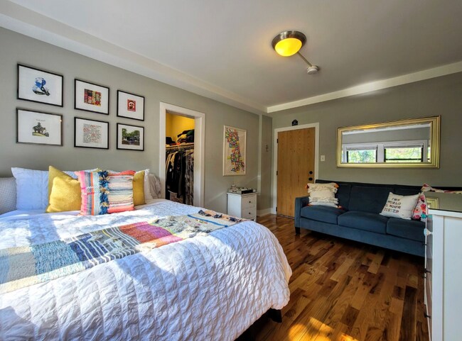 Photo - 555 W Arlington Pl