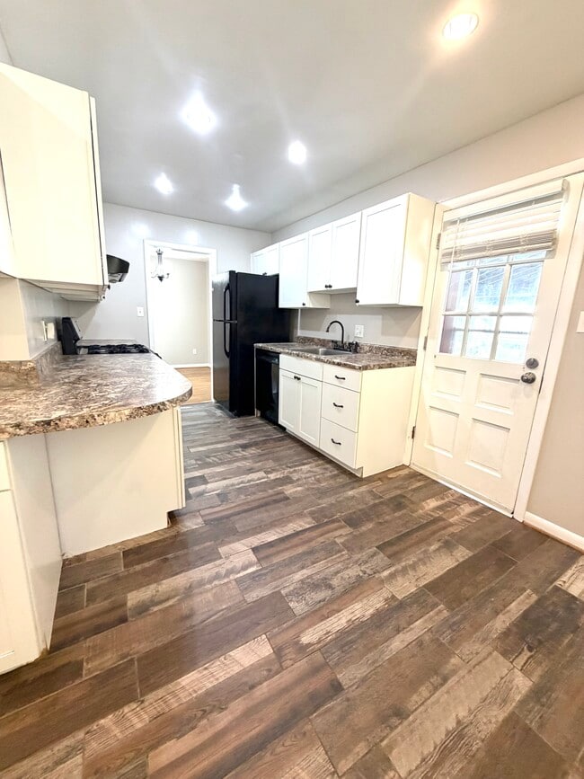 5412 Amberwood Ln