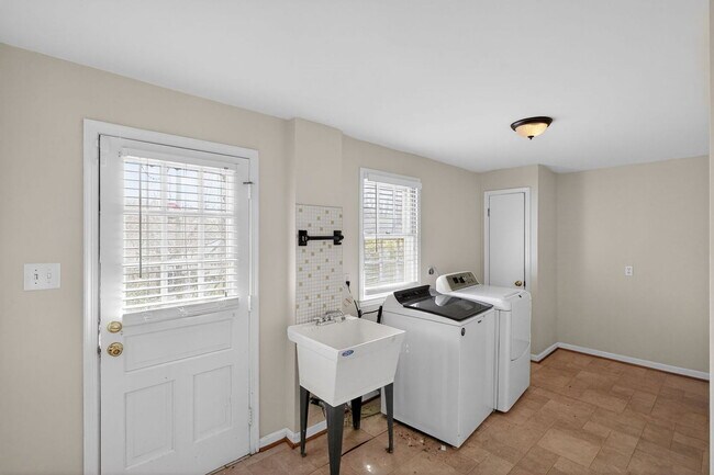 Photo - 12203 Westview Dr