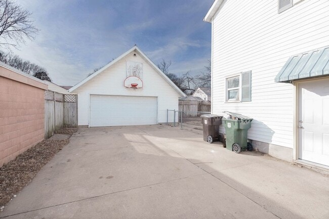 2303 Main St