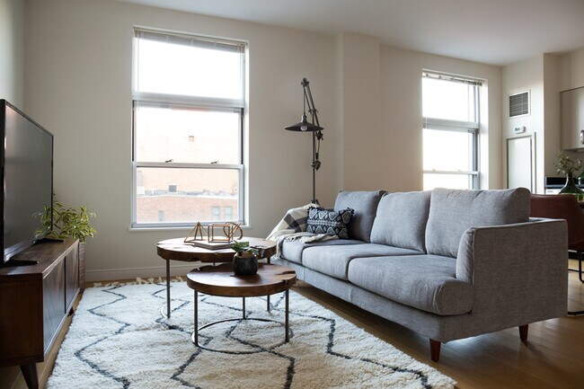 Building Photo - 108 E Brookline St Rental