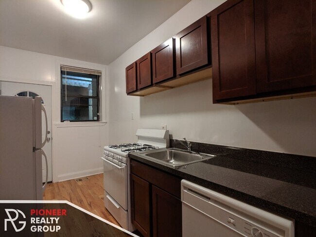 Photo - 824 W Waveland Ave Unit 1