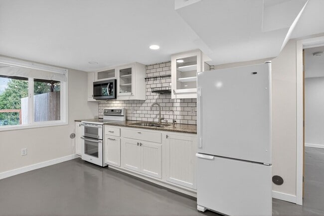 Photo - 5614 35th Ave E