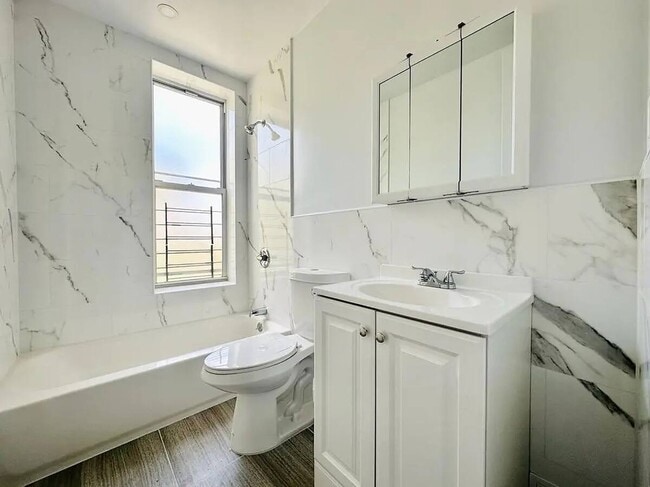 Photo - Crown Heights Room, HDTV, 24 min to Manhattan #537 Unidad 2R