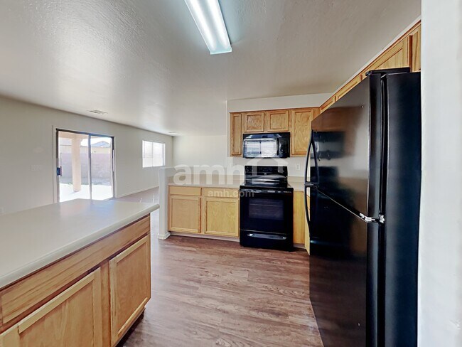 Photo - 10625 W Pomo St