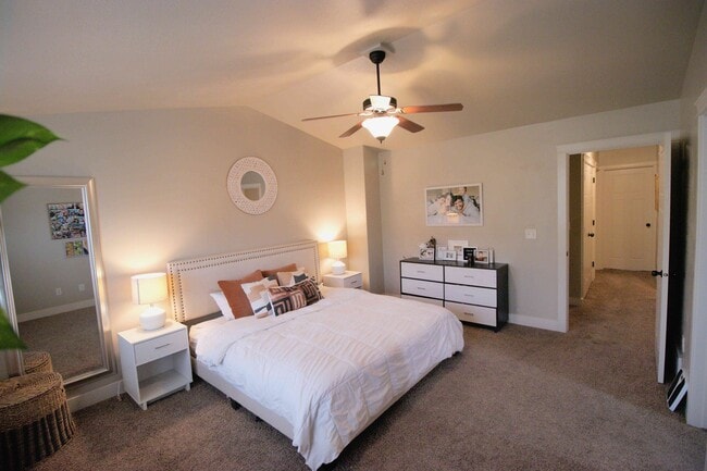 Photo - 255 W 2700 N