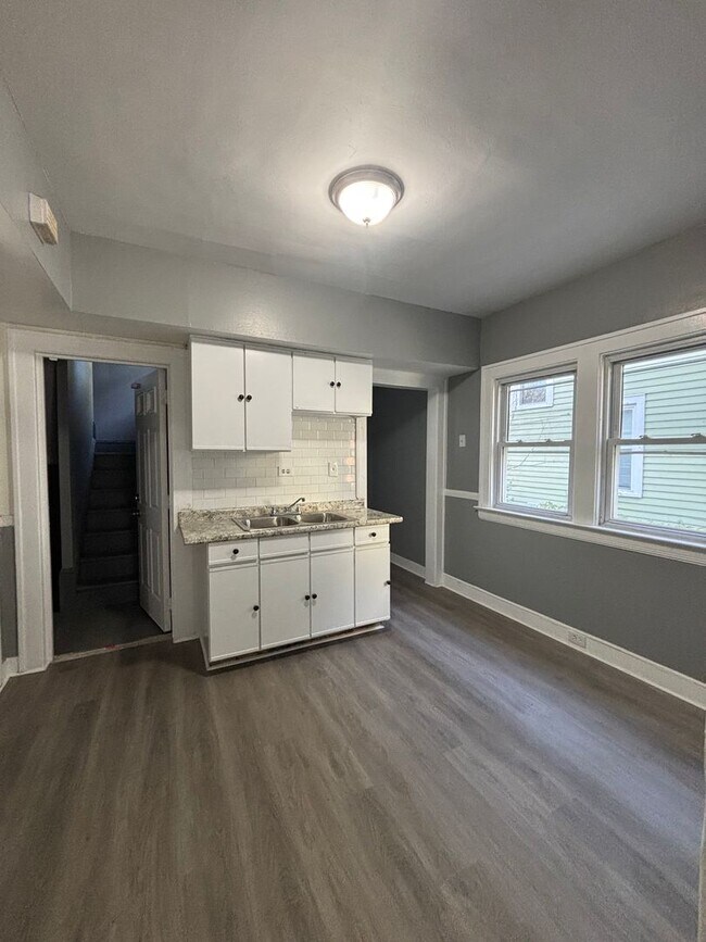 Photo - 13817 Bartlett Ave