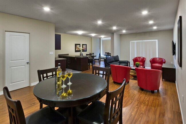 Photo - Revo on King St