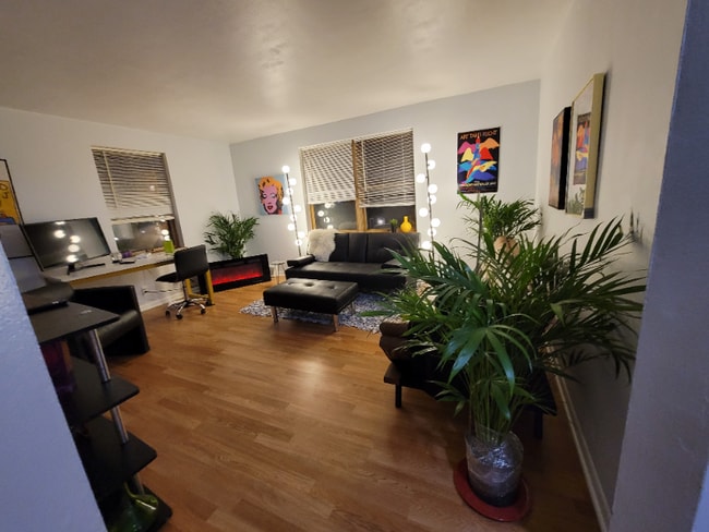 Photo - 3401 S Howell Ave Unidad 2-4