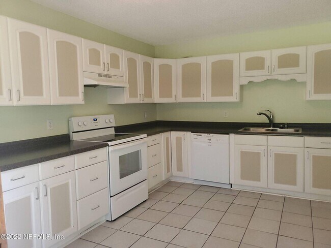 Photo - 2300 Twelve Oaks Dr Unit APT B7
