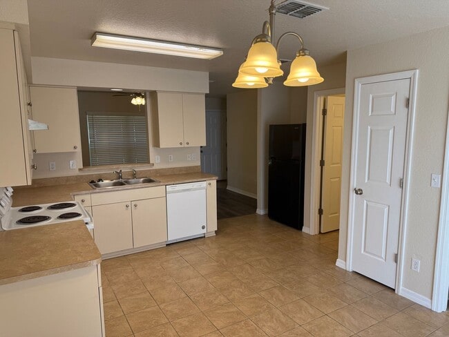 Photo - 2 Bedroom, 2 1/2 Bathroom Apartment