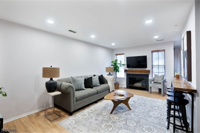 Photo - 8 Springholm Dr