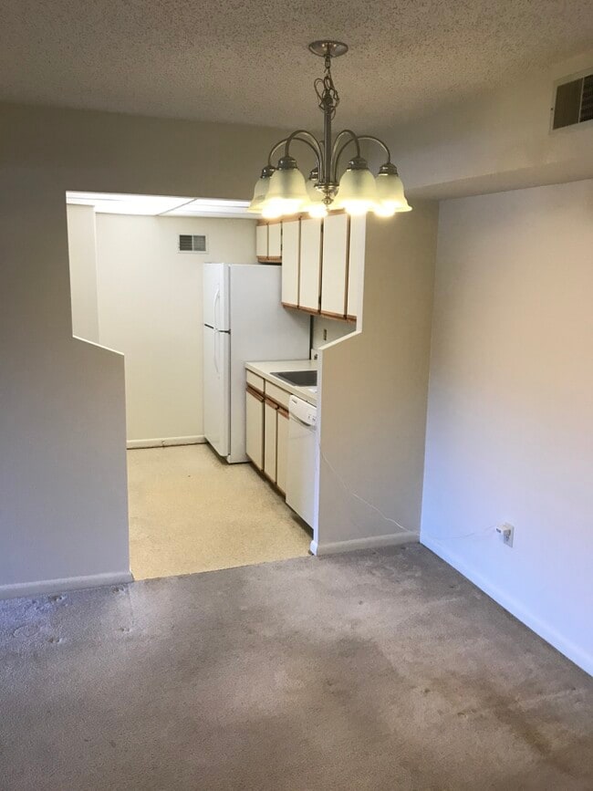 Kitchen - 138 Green Turtle Ln Unit #4