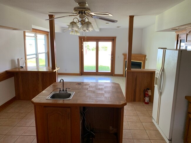 Cocina y comedor - 3680 Mayer Rd