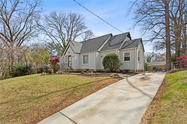 Photo - 444 Shannon Dr SW
