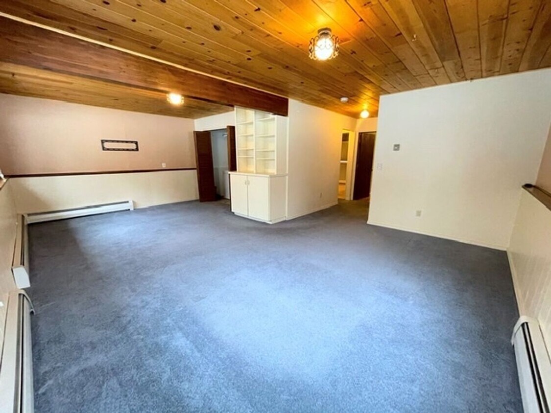 East Anchorage Four Bedroom Home with Bonu... - East Anchorage Four Bedroom Home with Bonu...