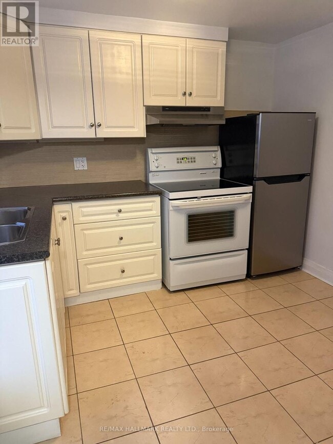 Photo - 160 Welland Ave Unité 2nd Floor