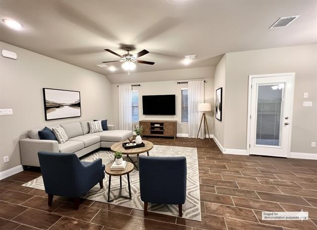 Photo - 537 Hillcrest Cir