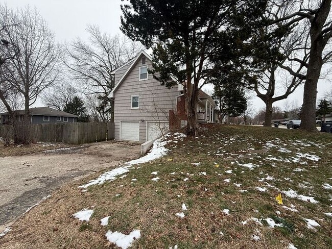 Photo - 3BR/2.5BA Duplex w/ 1-Car Garage + Fenced Yard