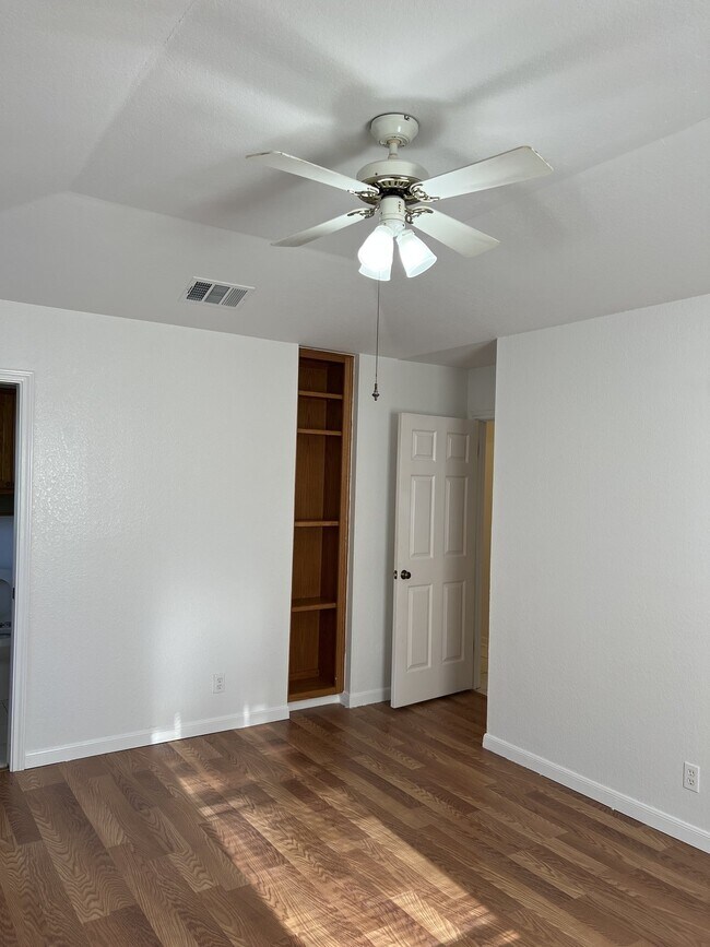 Photo - 326 Elm Dr