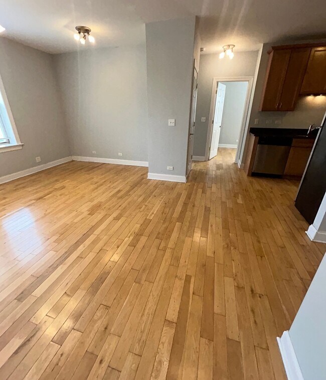 Photo - 4542 W George St Unit 2