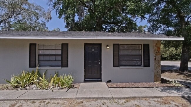 Building Photo - 921 E Poinsettia Ave Unit B
