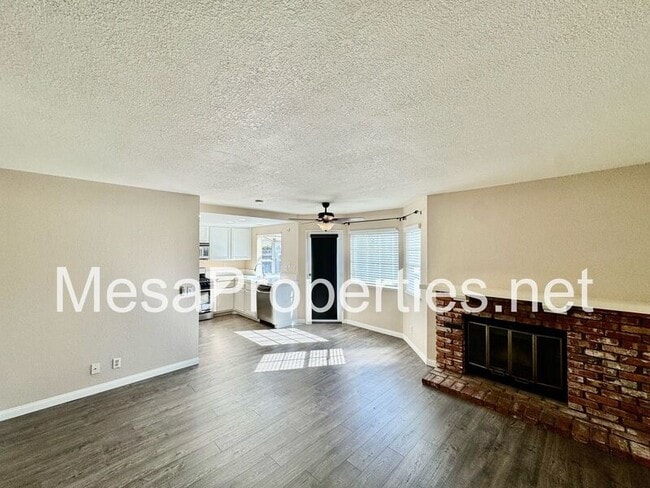 Photo - 10927 Glenoaks Dr