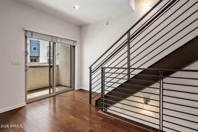 Photo - 525 W Lakeside Dr