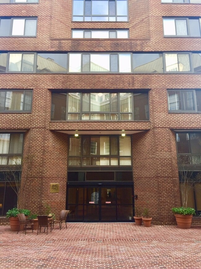 Building Photo - Updated Kitchen-1Bed 1Bath w Garage Parking at Georgetown Condo