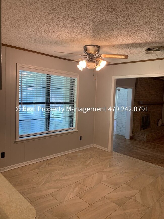 Photo - 9812 Meandering Way