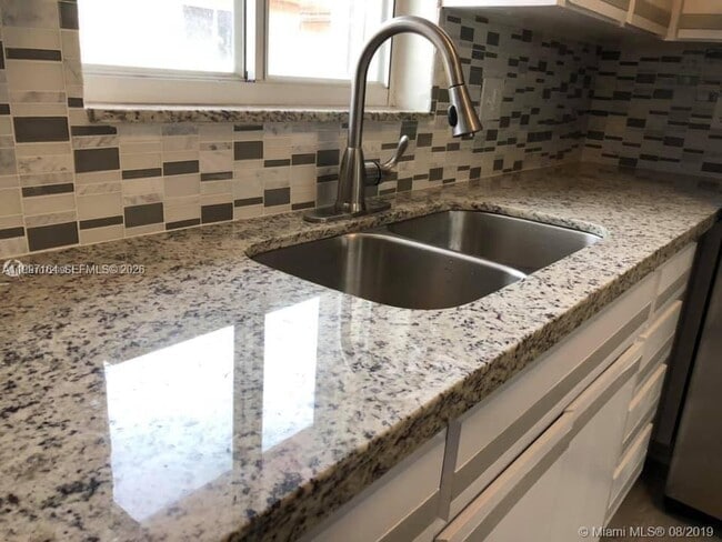 Photo - 2246 W 74th St