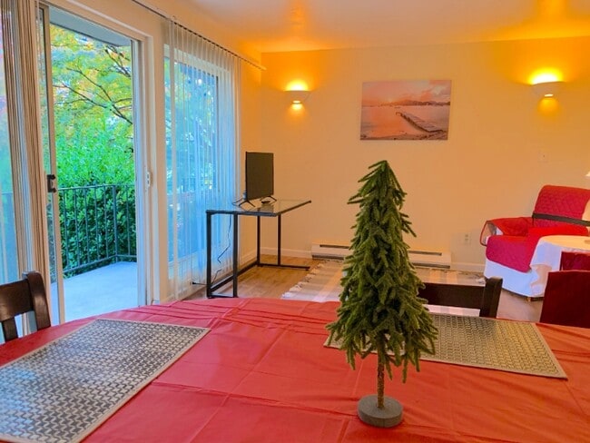 Photo - 601 14th Ave E