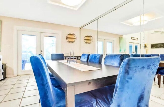 Mesa de comedor grande para 8 personas. - 930 Gulf Shore Dr Unidad #23