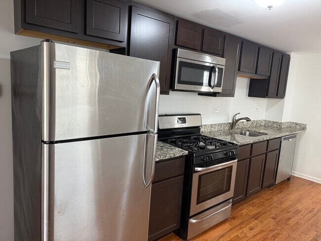 Photo - 1417 W Cullerton St