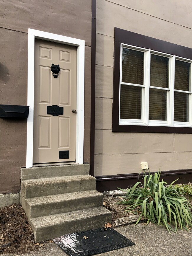 Building Photo - 5511 Claybourne St