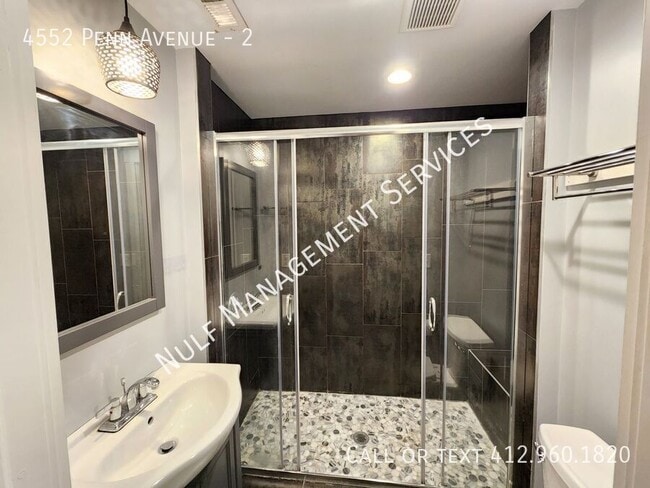 Building Photo - 4552 Penn Ave Unit 2