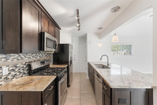 Photo - 2000 Brookhill Dr